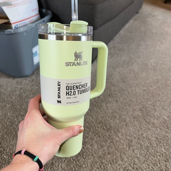 Green Stanley 40oz Pale Lime Pastel St Pattys Day Cup - Picture 8 of 10